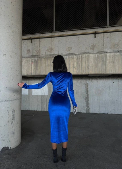 Kadın Uzun Kollu Yarım Balıkçı Yaka Büzgü Detay Kadife Kumaş Elbise - Resim 6