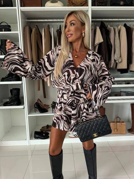 Kadın Salaş Kol Kruvaze Yaka Zebra Desen şort Tulum ürün görseli 1