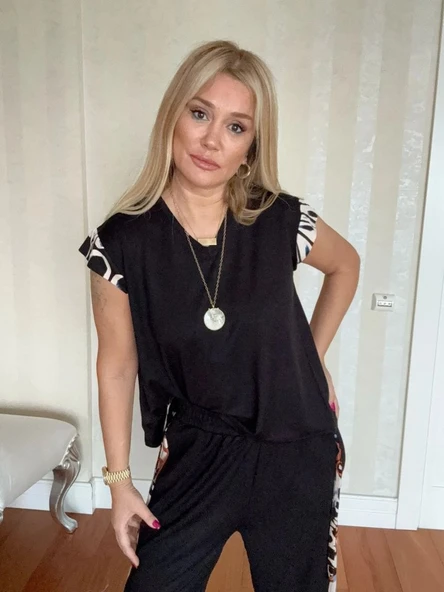 Kadın Yarasa Kol Dijital Baskı Detay Bluz Ve Yanı şerit Detay Kristal Kumaş Pantolon Ikili Takım - Resim 3