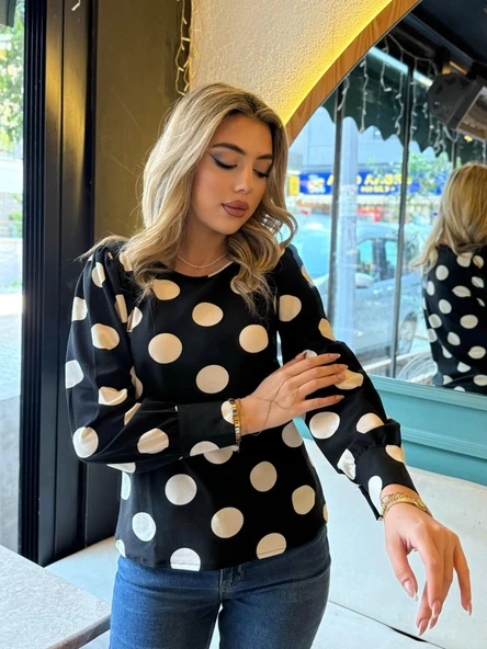 Kadın Uzun Kollu Bisiklet Yaka Kollar Geniş Kol Ağzı Manşetli Iki Düğmeli Detay Krep Bluz ürün görseli 1