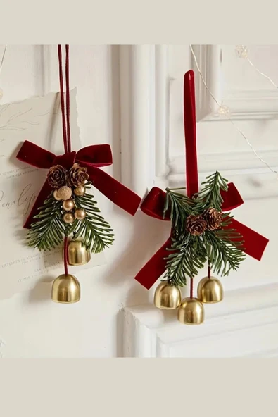 Kırmızı & Altın Noel Kapı Süsü | İkili Çan ve Bordo Kurdele Detaylı Çam Kozalaklı Yılbaşı Kapı Çelengi (1 Adet) ürün görseli