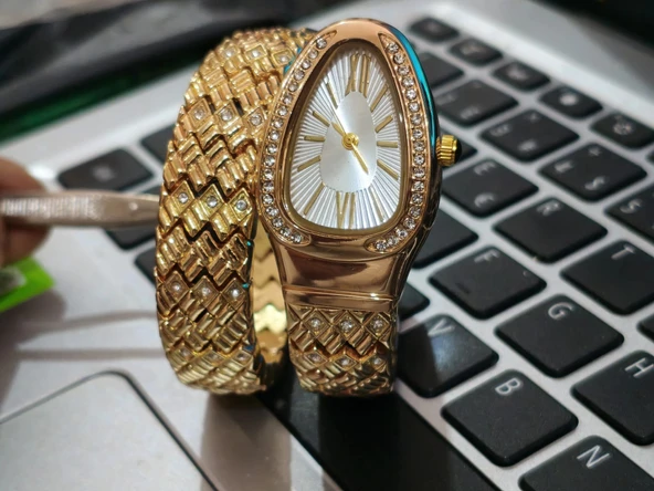 Altın Renk Taş Kaplama Beyaz Kadran Yılan Saat Dolamalı Saat - 4