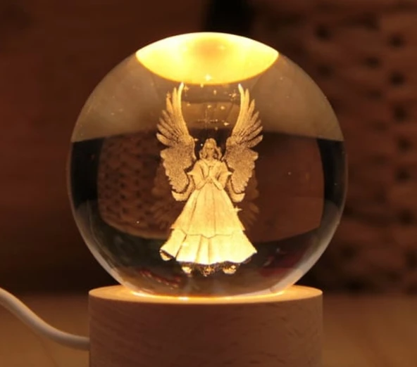 Dekoratif Kanatlı Melek Tasarımlı Ahşap Altlıklı Işıklı Cam Küre Cam:6cm Ahşap:2cm ürün görseli