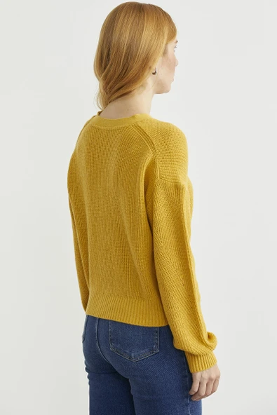 Yaka Detaylı Düğmeli Triko Hırka - Güneş - Resim 6
