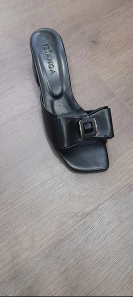 Veor Siyah Cilt Topuklu Terlik ürün görseli