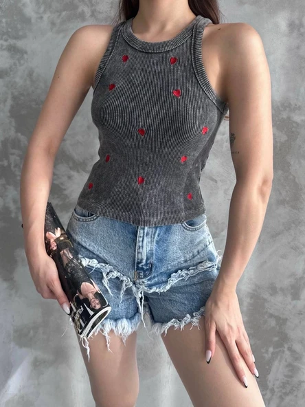 Kalp nakışlı bluz ürün görseli