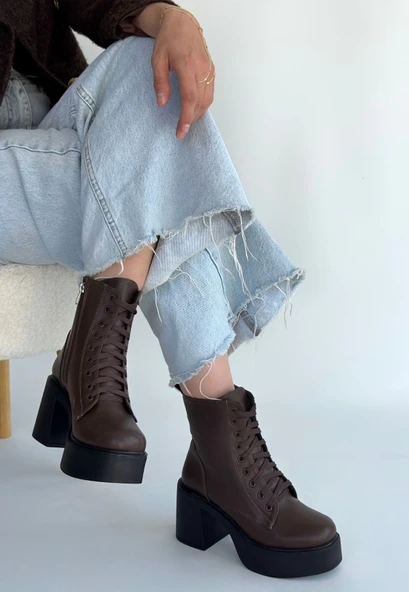 Tsan Kahverengi Cilt Bağcıklı Topuklu Bot ürün görseli