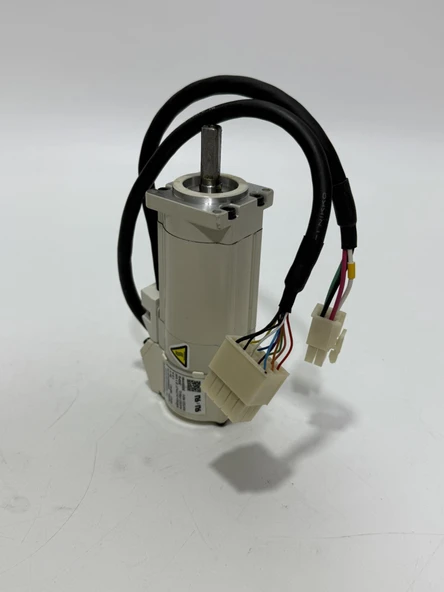 Panasonic MSMA012A1N AC Servo Motor 84V 1A - Resim 4