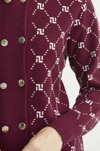 Logolu Düğme Detaylı Triko Hırka - Bordo - Resim 4