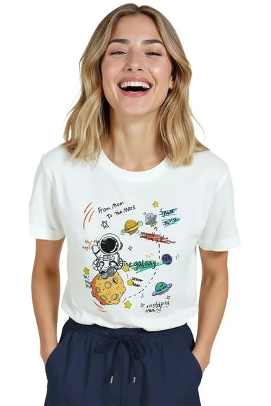 Kadın Beyaz Relaxed Fit %100 Pamuk Tişört – Doodle Astronot & Uzay Baskılı - Resim 5