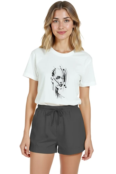 Kadın Beyaz Relaxed Fit %100 Pamuk Tişört – Çizgisel Mürekkep Yüz İllüstrasyonlu ürün görseli 1