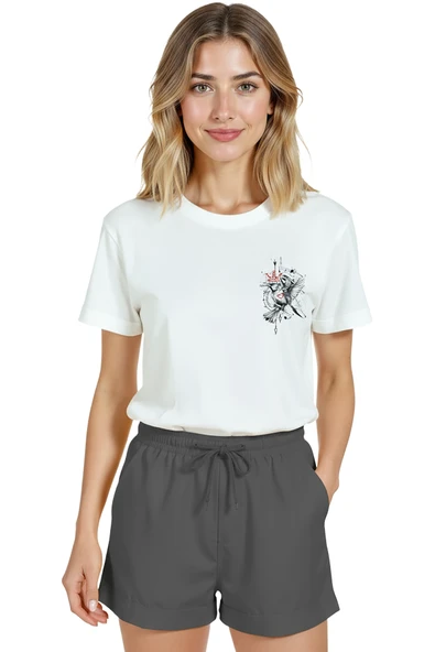 Kadın Beyaz Relaxed Fit %100 Pamuk Tişört – Kırmızı Taclı Serçe Doodle Baskılı ürün görseli 1