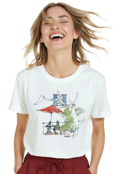 Kadın Beyaz Relaxed Fit %100 Pamuk Tişört – Suluboya Kafe & Şemsiye İllüstrasyonlu - Resim 5