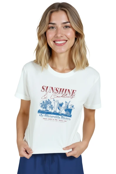 Kadın Beyaz Relaxed Fit %100 Pamuk Tişört – Cocktails Vintage Kokteyl Baskılı - Resim 3