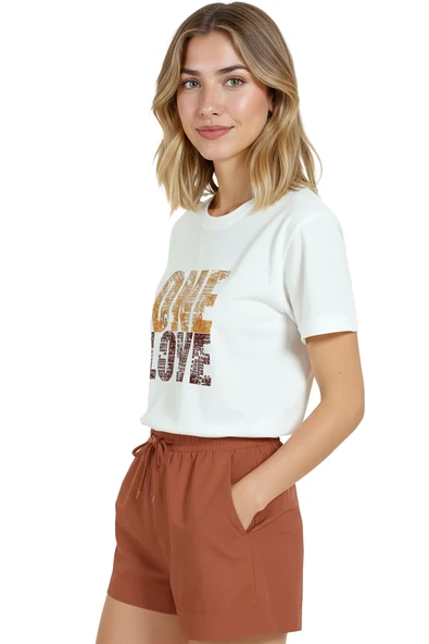 Kadın Beyaz Relaxed Fit %100 Pamuk Tişört – ONE LOVE Tipografi & Mozaik Baskılı - Resim 5