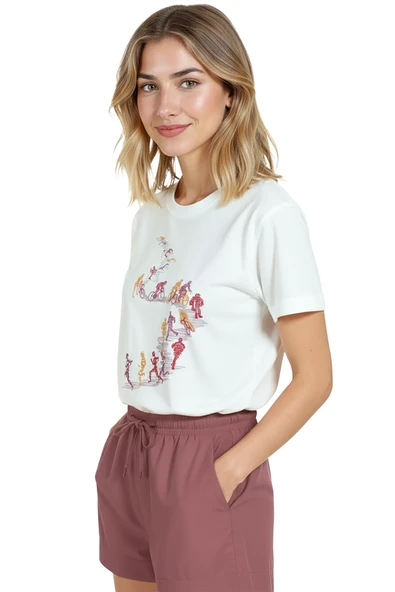 Kadın Beyaz Relaxed Fit %100 Pamuk Tişört – Suluboya Koşu & Bisikletçi Çizgisel Baskılı - Resim 2