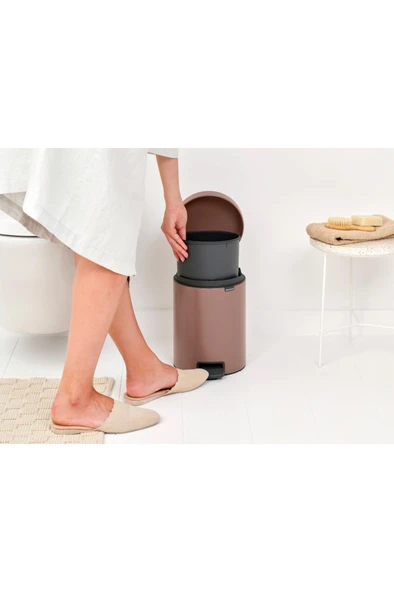 BRABANTİA NEWICON SATIN TAUPE PEDALLI ÇÖP KUTUSU 5L - Resim 2