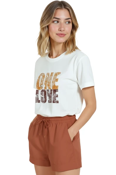 Kadın Beyaz Relaxed Fit %100 Pamuk Tişört – ONE LOVE Tipografi & Mozaik Baskılı - Resim 2