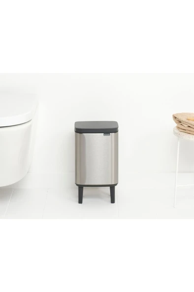 BRABANTİA BO HI FPP MATT STEEL AYAKLI ÇÖP KUTUSU 4L ürün görseli