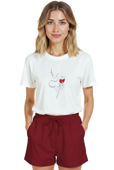 Kadın Beyaz Relaxed Fit %100 Pamuk Tişört – Tek Çizgi Elinde Şarap Kadehi Baskılı - Resim 7