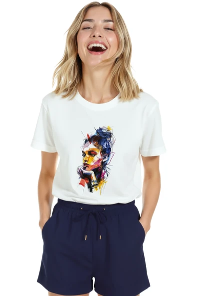 Kadın Beyaz Relaxed Fit %100 Pamuk Tişört – Çok Renkli Portre Suluboya & Karakalem Baskılı - Resim 5