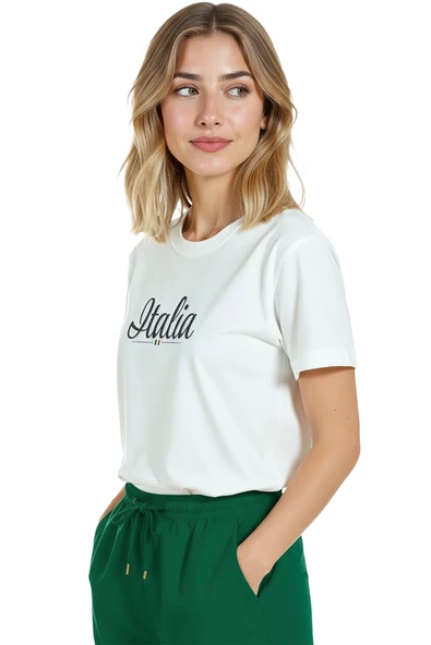 Kadın Beyaz Relaxed Fit %100 Pamuk Tişört – ITALIA Script & Mini Bayrak Baskılı - Resim 4