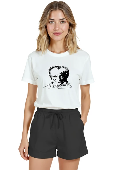 Kadın Beyaz Relaxed Fit %100 Pamuk Tişört – Atatürk İmza Stili Portre Baskılı ürün görseli 1