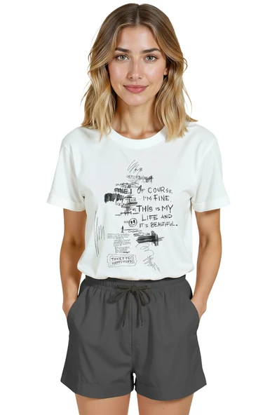 Kadın Beyaz Relaxed Fit %100 Pamuk Tişört – Çizgisel Doodle & Tipografi Baskılı ürün görseli 1