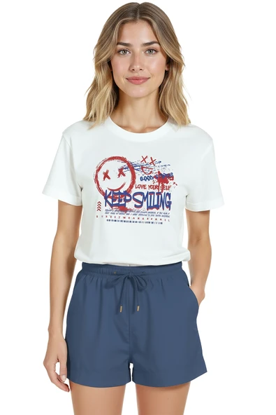 Kadın Beyaz Relaxed Fit %100 Pamuk Tişört – Grafiti “Keep Smiling” & Sokak Tipografi Baskılı ürün görseli 1
