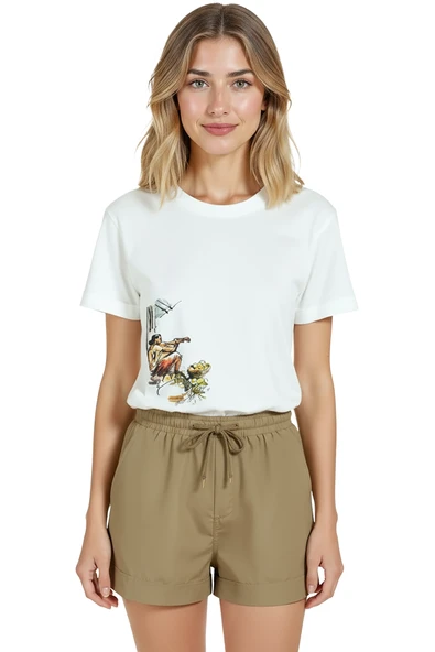 Kadın Beyaz Relaxed Fit %100 Pamuk Tişört – Sokak Müzisyeni & Meyve Sepeti Baskılı ürün görseli 1