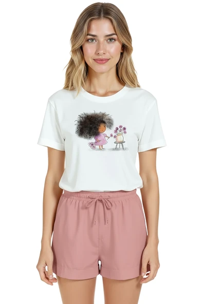 Kadın Beyaz Relaxed Fit %100 Pamuk Tişört – Suluboya Kız & Çiçek Vazo Baskılı ürün görseli 1