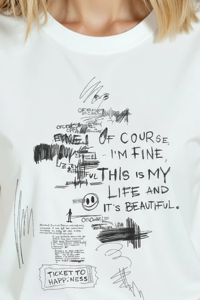 Kadın Beyaz Relaxed Fit %100 Pamuk Tişört – Çizgisel Doodle & Tipografi Baskılı - Resim 6