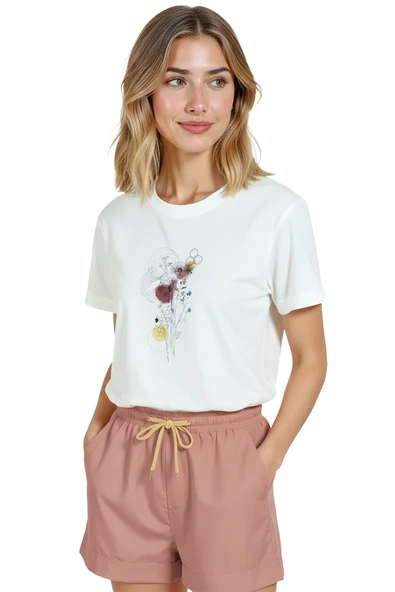 Kadın Beyaz Relaxed Fit %100 Pamuk Tişört – Kuru Çiçek & Minimal Mürekkep Baskılı - Resim 4
