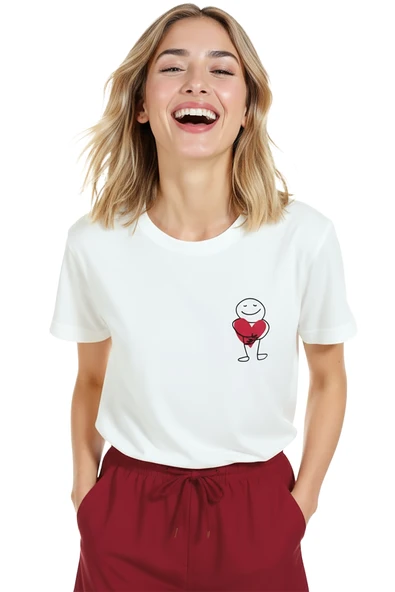 Kadın Beyaz Relaxed Fit %100 Pamuk Tişört – Kalp Sarılma & Minimal Karakter Baskılı - Resim 5