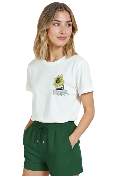 Kadın Beyaz Relaxed Fit %100 Pamuk Tişört – Ayçiçeği Gramofon Minyatür Baskılı - Resim 2