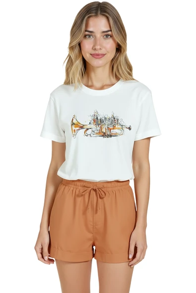 Kadın Beyaz Relaxed Fit %100 Pamuk Tişört – Trompet & Şehir Silueti Baskılı ürün görseli 1