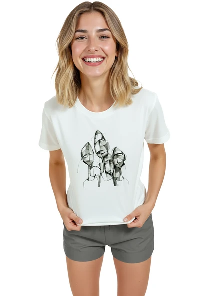 Kadın Beyaz Relaxed Fit %100 Pamuk Tişört – Monokrom Soyut Yüzler Baskılı - Resim 3