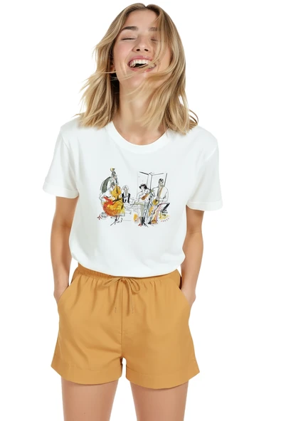 Kadın Beyaz Relaxed Fit %100 Pamuk Tişört – Caz Grubu Baskılı - Resim 6