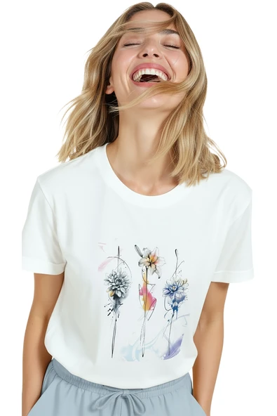 Kadın Beyaz Relaxed Fit %100 Pamuk Tişört – Suluboya Çiçekler & İnce Mürekkep Eskiz Baskılı - Resim 5