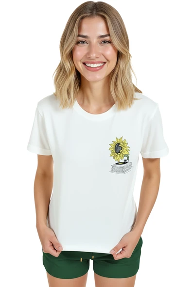 Kadın Beyaz Relaxed Fit %100 Pamuk Tişört – Ayçiçeği Gramofon Minyatür Baskılı - Resim 3