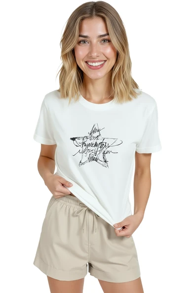 Kadın Beyaz Relaxed Fit %100 Pamuk Tişört – Çizgisel Yıldız Karalama Baskılı - Resim 3