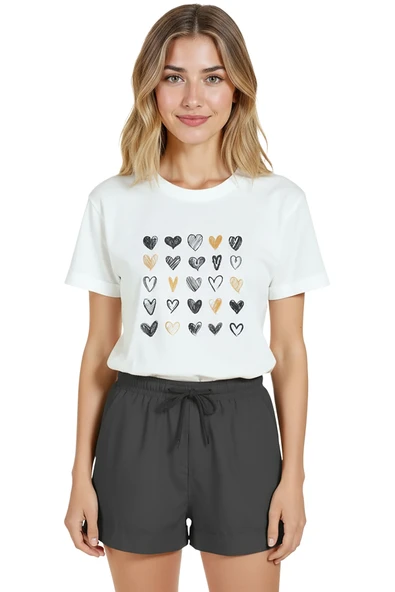 Kadın Beyaz Relaxed Fit %100 Pamuk Tişört – Karakalem & Altın Kalpler Düzeni Baskılı ürün görseli 1