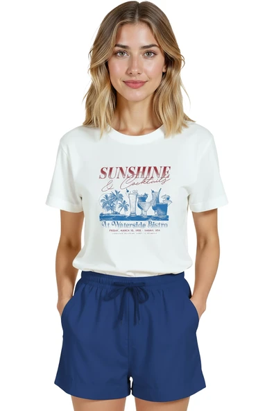 Kadın Beyaz Relaxed Fit %100 Pamuk Tişört – Cocktails Vintage Kokteyl Baskılı ürün görseli 1