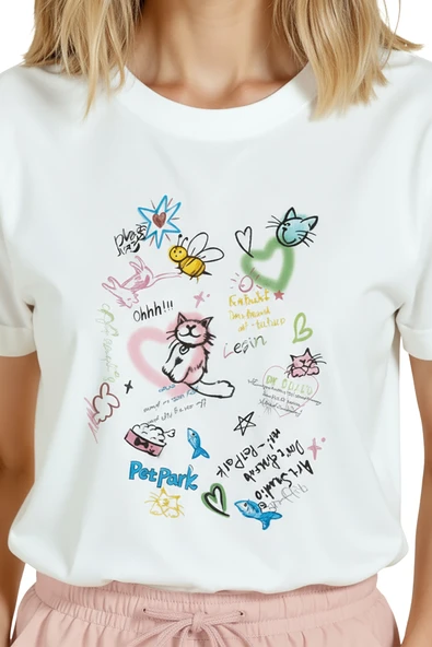 Kadın Beyaz Relaxed Fit %100 Pamuk Tişört – Doodle Pet Park & Kedi Karalama Baskılı - Resim 8