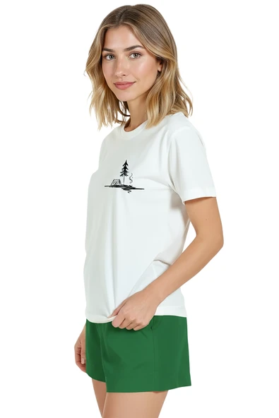 Kadın Beyaz Relaxed Fit %100 Pamuk Tişört – Suluboya Kamp & Çadır İllüstrasyonlu - Resim 2