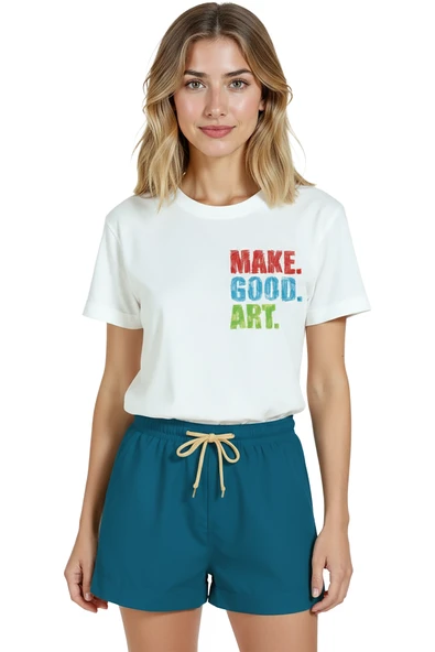 Kadın Beyaz Relaxed Fit %100 Pamuk Tişört – MAKE. GOOD. ART. Renkli Brush Tipografi Baskılı ürün görseli 1
