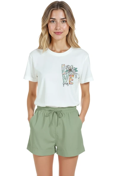 Kadın Beyaz Relaxed Fit %100 Pamuk Tişört – LOVE Harfli Çiçek Göğüs Baskılı - Resim 6