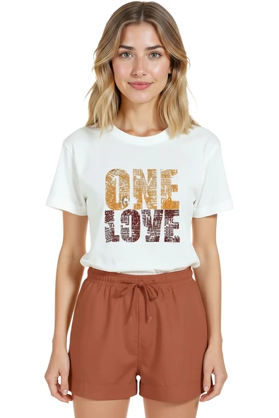 Kadın Beyaz Relaxed Fit %100 Pamuk Tişört – ONE LOVE Tipografi & Mozaik Baskılı - Resim 7