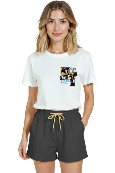 Kadın Beyaz Relaxed Fit %100 Pamuk Tişört – Graffiti NY & Teddy Bear Pocket Baskılı ürün görseli 1