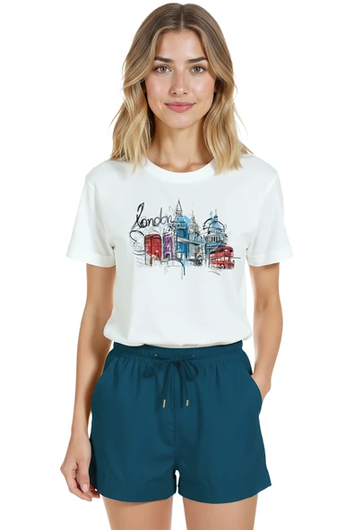 Kadın Beyaz Relaxed Fit %100 Pamuk Tişört – London Şehir Kolajı & Telefon Kulübesi Baskılı ürün görseli 1